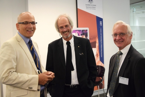 Photo of alumni Simon Oldfield (centre) and Jim Smith (right) at the 2018 Strategic Context Seminar